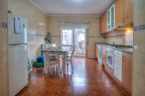 Apartamento T3 à venda em Barrosas (Santo Estêvão), Lousada