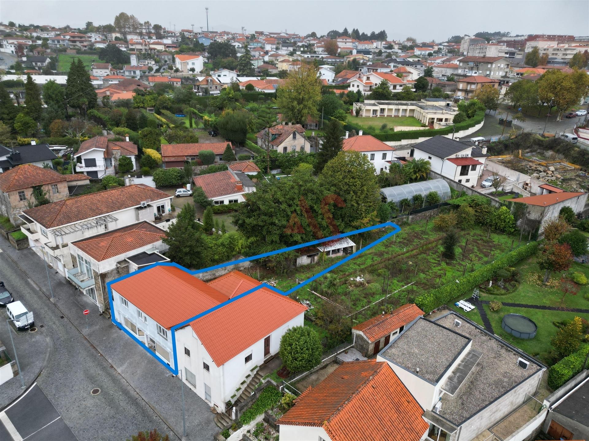 Moradia T3 Remodelada em Vila das Aves, Santo Tirso