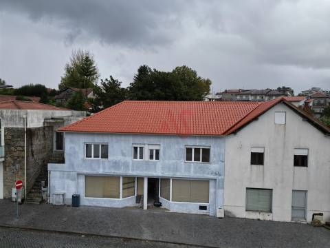 Moradia T3 Remodelada em Vila das Aves, Santo Tirso