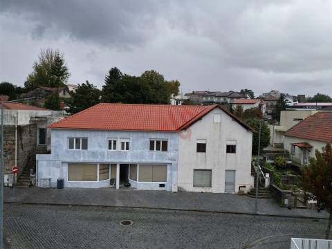 Moradia T3 Remodelada em Vila das Aves, Santo Tirso