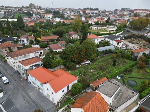 Moradia T3 Remodelada em Vila das Aves, Santo Tirso