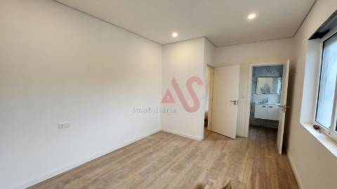Moradia T3 Remodelada em Vila das Aves, Santo Tirso