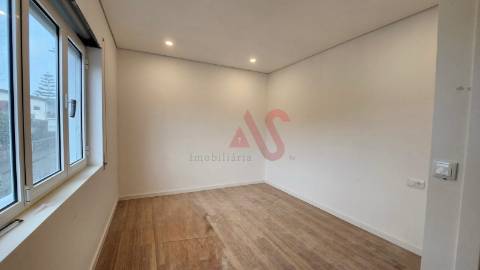 Moradia T3 Remodelada em Vila das Aves, Santo Tirso