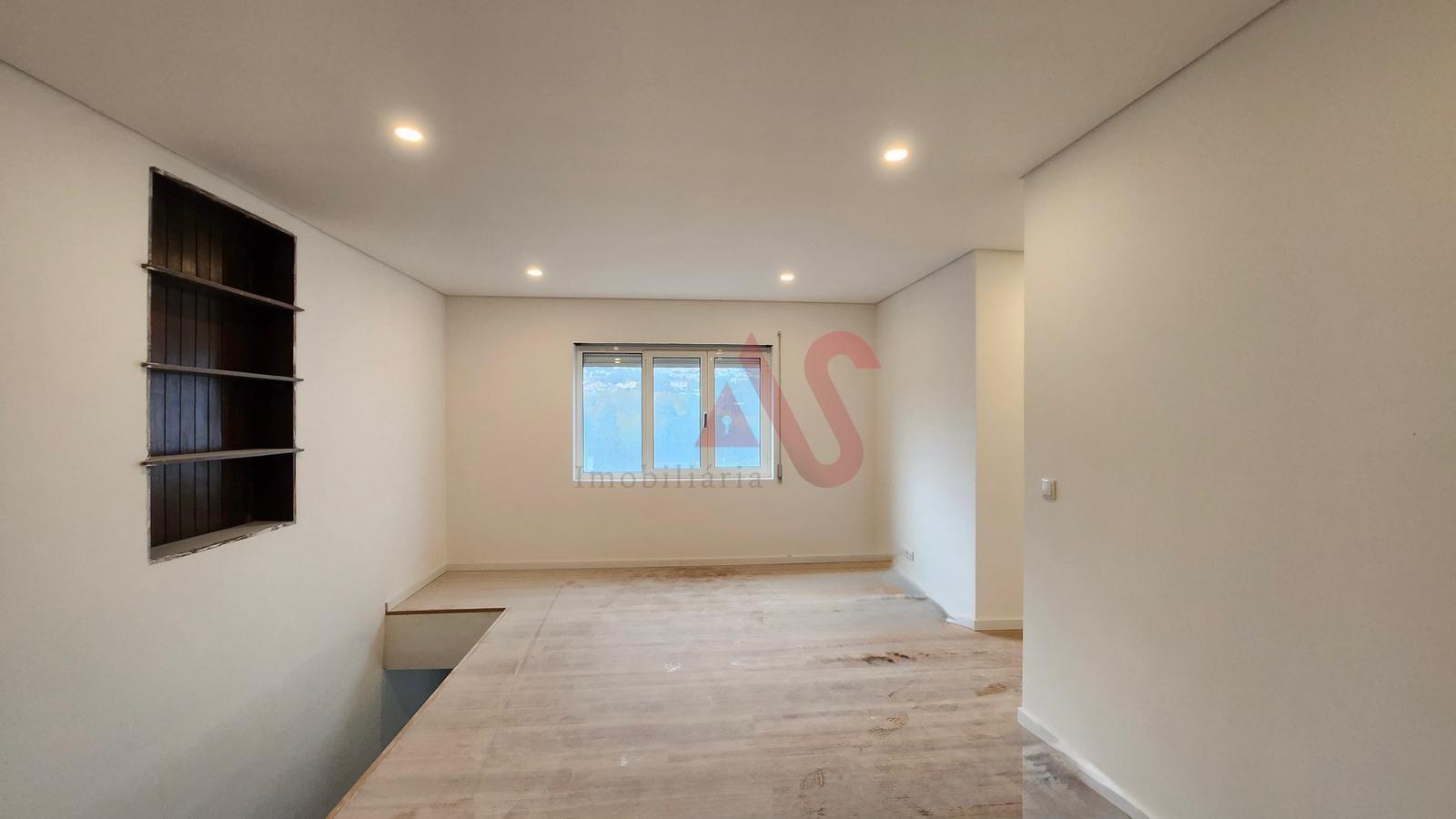 Moradia T3 Remodelada em Vila das Aves, Santo Tirso