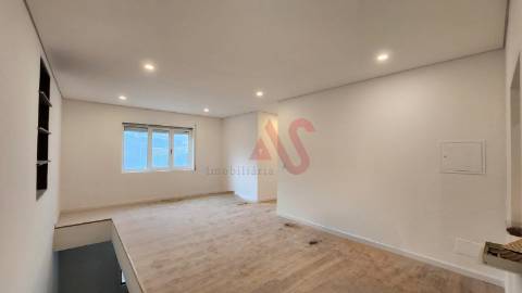 Moradia T3 Remodelada em Vila das Aves, Santo Tirso