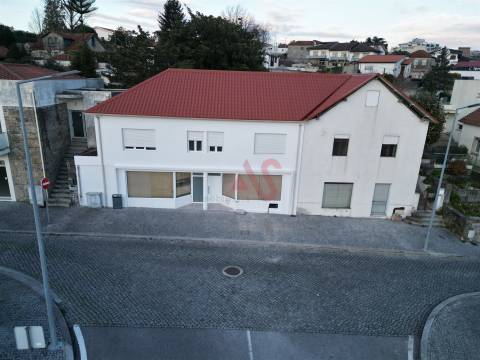 Moradia T3 Remodelada em Vila das Aves, Santo Tirso