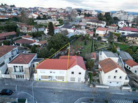 Moradia T3 Remodelada em Vila das Aves, Santo Tirso