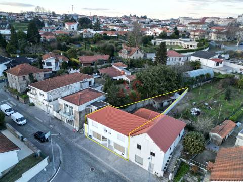 Moradia T3 Remodelada em Vila das Aves, Santo Tirso