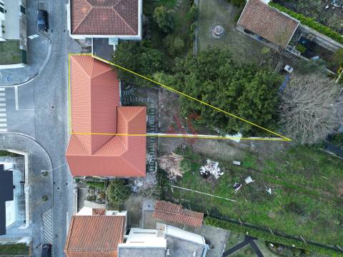 Moradia T3 Remodelada em Vila das Aves, Santo Tirso