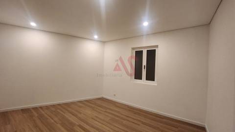 Moradia T3 Remodelada em Vila das Aves, Santo Tirso