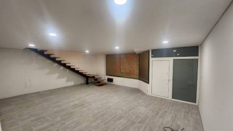 Moradia T3 Remodelada em Vila das Aves, Santo Tirso