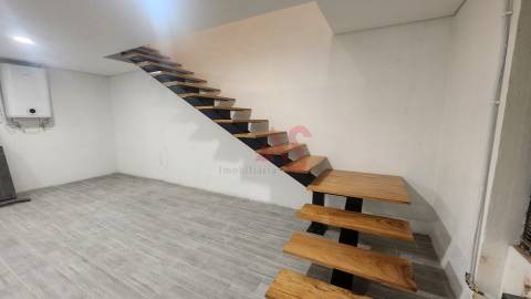 Moradia T3 Remodelada em Vila das Aves, Santo Tirso