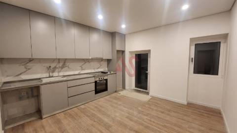 Moradia T3 Remodelada em Vila das Aves, Santo Tirso