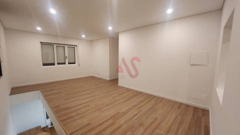 Moradia T3 Remodelada em Vila das Aves, Santo Tirso
