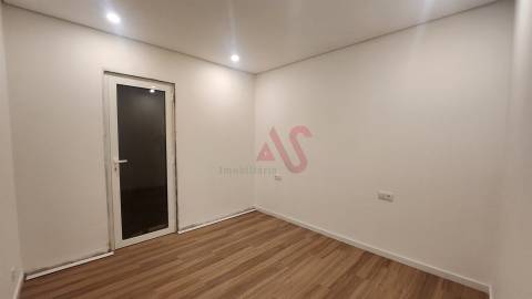 Moradia T3 Remodelada em Vila das Aves, Santo Tirso