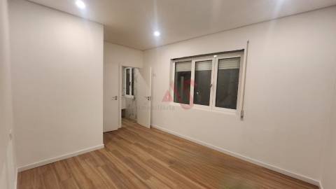 Moradia T3 Remodelada em Vila das Aves, Santo Tirso