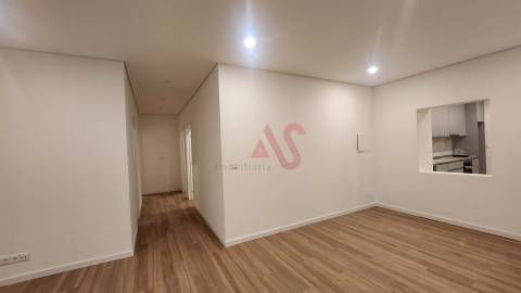 Moradia T3 Remodelada em Vila das Aves, Santo Tirso