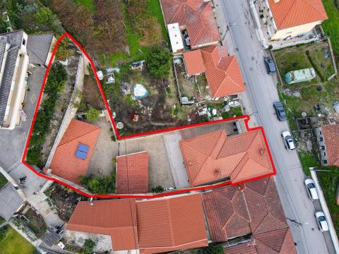 Moradia T4+1 com Espaço Comercial  em Sousa, Felgueiras