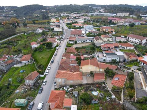 Moradia T4+1 com Espaço Comercial  em Sousa, Felgueiras