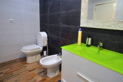 Moradia T4+1 com Espaço Comercial  em Sousa, Felgueiras