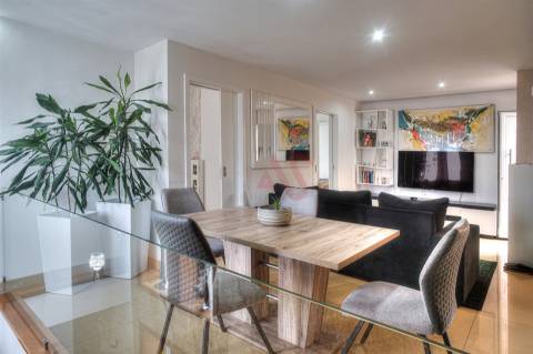 Moradia T4+1 com Espaço Comercial  em Sousa, Felgueiras