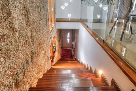 Moradia T4+1 com Espaço Comercial  em Sousa, Felgueiras