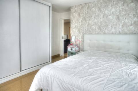 Moradia T4+1 com Espaço Comercial  em Sousa, Felgueiras