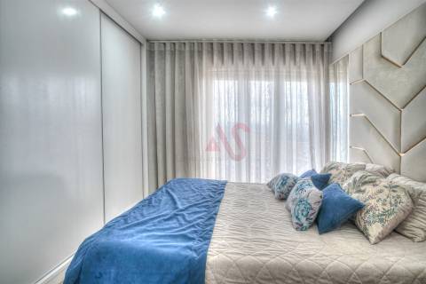 Moradia T4+1 com Espaço Comercial  em Sousa, Felgueiras