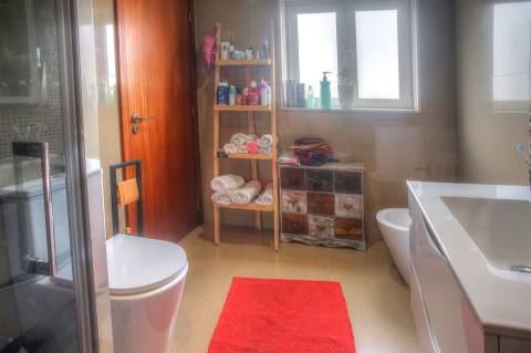 Moradia T4+1 com Espaço Comercial  em Sousa, Felgueiras