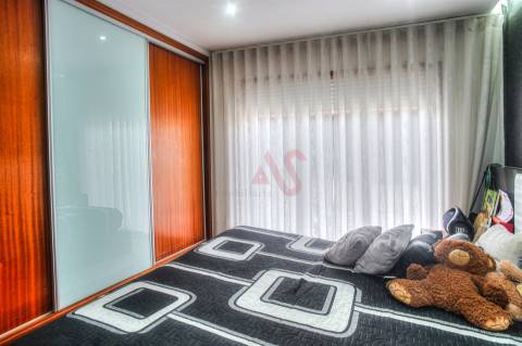 Moradia T4+1 com Espaço Comercial  em Sousa, Felgueiras