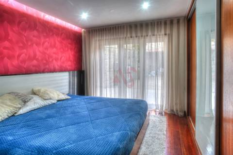 Moradia T4+1 com Espaço Comercial  em Sousa, Felgueiras