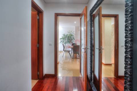 Moradia T4+1 com Espaço Comercial  em Sousa, Felgueiras