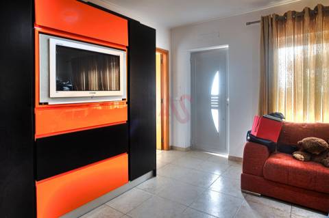 Moradia T4+1 com Espaço Comercial  em Sousa, Felgueiras