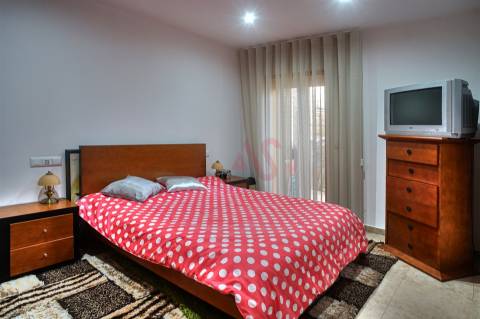 Moradia T4+1 com Espaço Comercial  em Sousa, Felgueiras