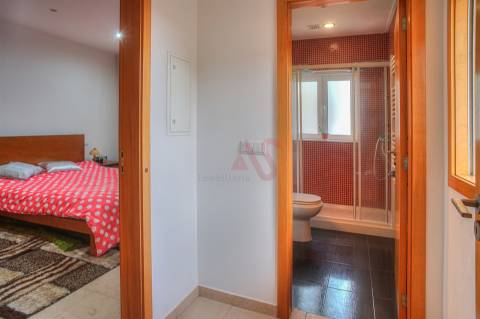 Moradia T4+1 com Espaço Comercial  em Sousa, Felgueiras