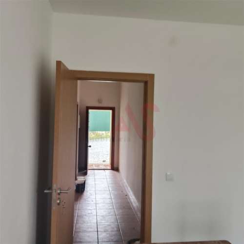 Loja no Rés do Chão com possibilidade de transformação em habitação T2 em Ferreiras – Albufeira