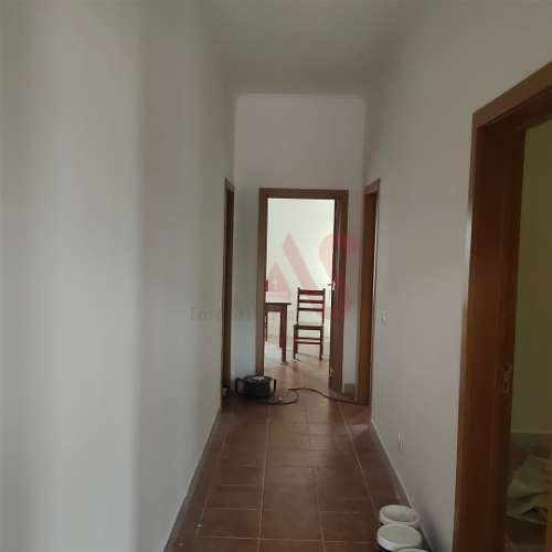 Loja no Rés do Chão com possibilidade de transformação em habitação T2 em Ferreiras – Albufeira