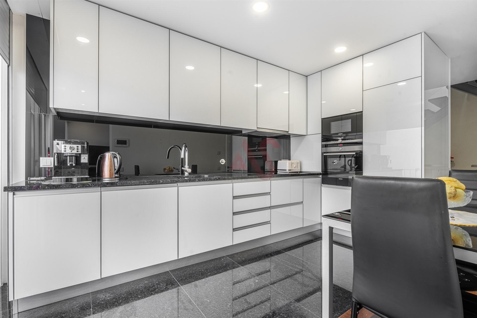 Moradia T3 Moderna com Acabamentos Premium em A ver o Mar - Póvoa de Varzim