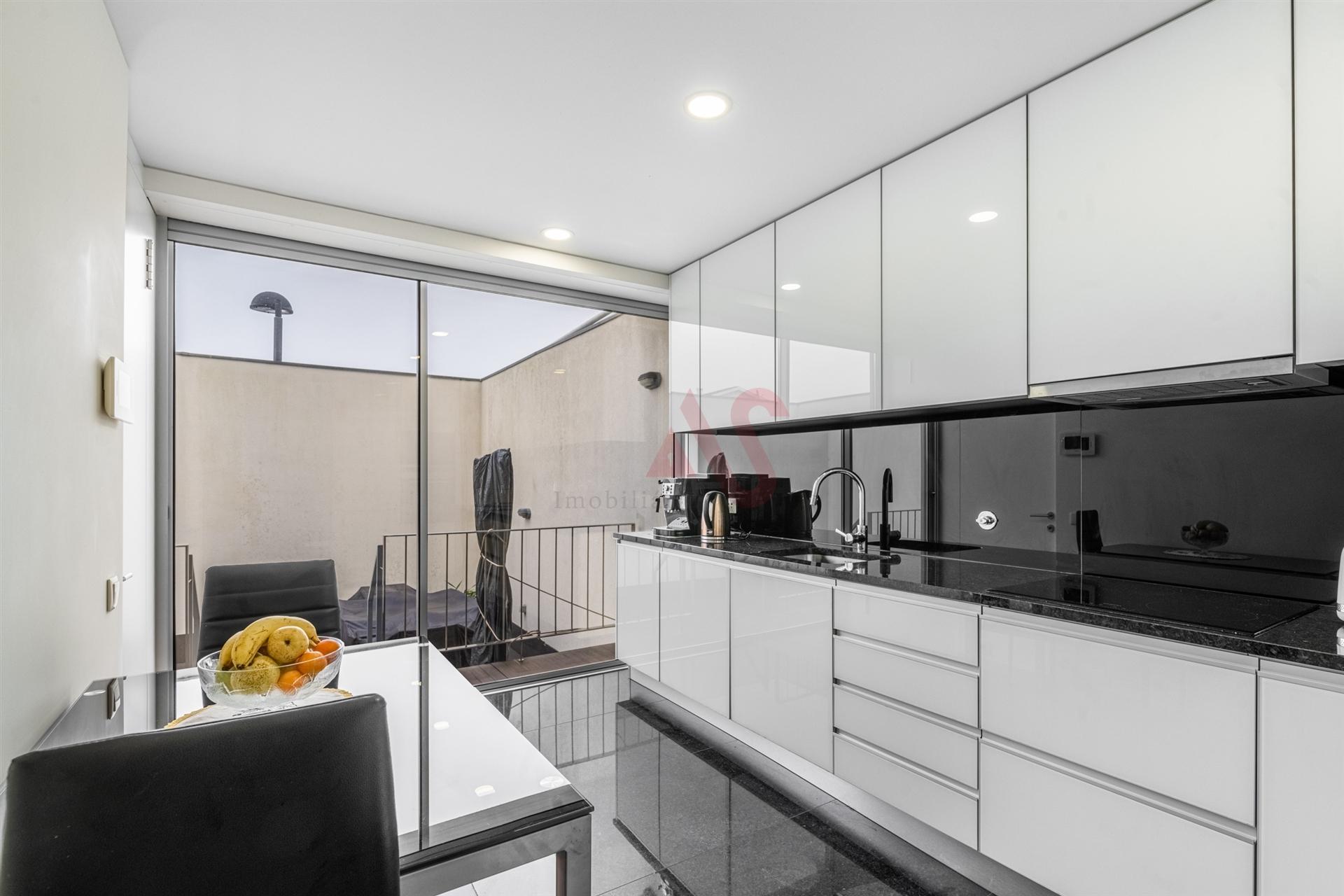 Moradia T3 Moderna com Acabamentos Premium em A ver o Mar - Póvoa de Varzim