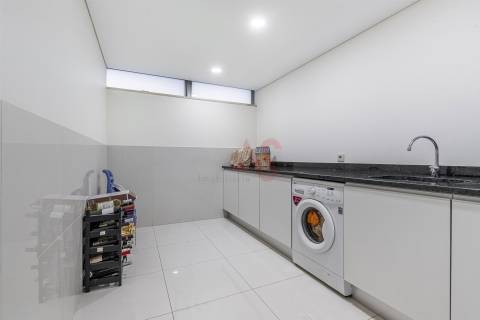 Moradia T3 Moderna com Acabamentos Premium em A ver o Mar - Póvoa de Varzim