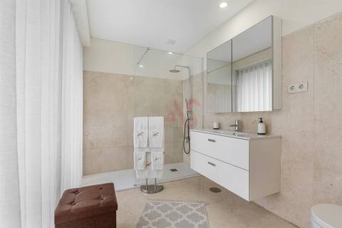 Moradia T3 Moderna com Acabamentos Premium em A ver o Mar - Póvoa de Varzim