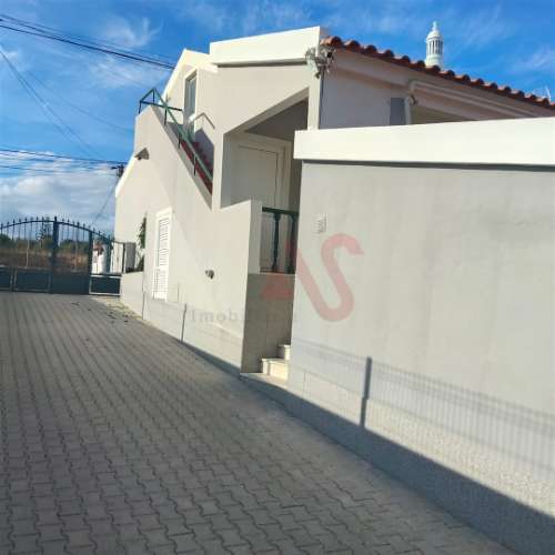 Moradia T3 ( + T1 + T2 Duplex) com Piscina em Albufeira