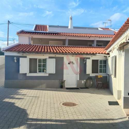 Moradia T3 ( + T1 + T2 Duplex) com Piscina em Albufeira