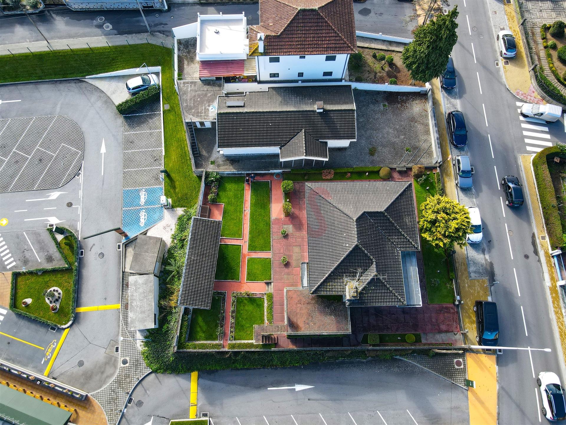 Moradia T3 no Centro de Felgueiras – Oportunidade Única no Coração da Cidade