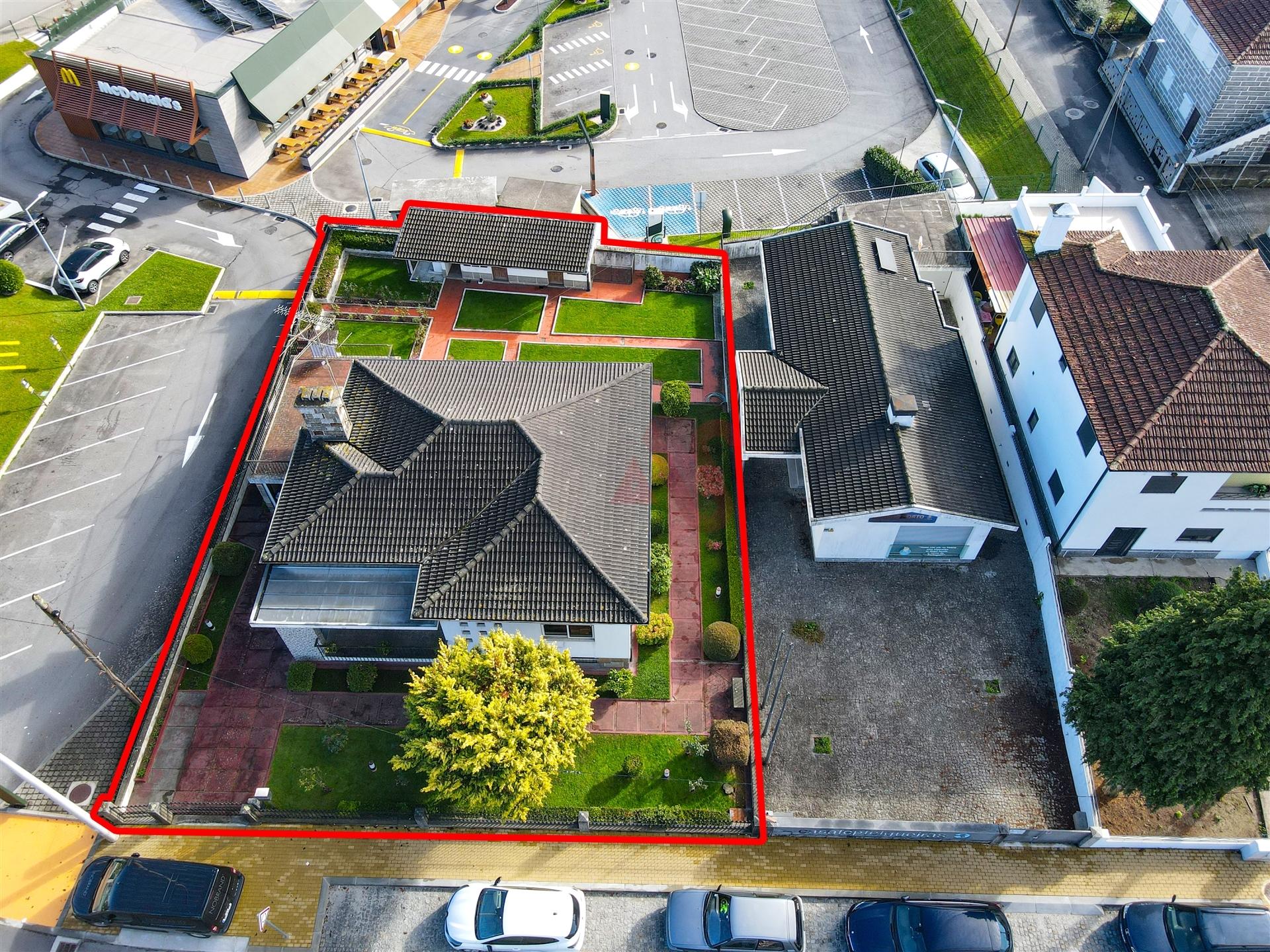 Moradia T3 no Centro de Felgueiras – Oportunidade Única no Coração da Cidade