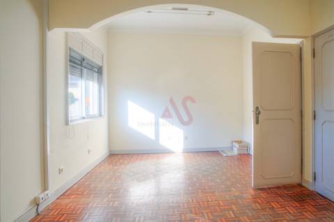 Moradia T3 no Centro de Felgueiras – Oportunidade Única no Coração da Cidade