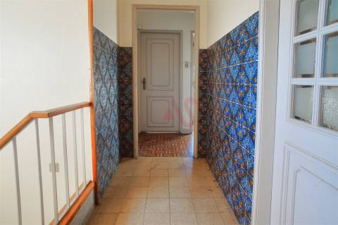 Moradia T3 no Centro de Felgueiras – Oportunidade Única no Coração da Cidade