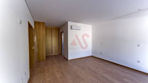 Moradia T3 em Banda — Construção Nova em Lobão, Santa Maria da Feira