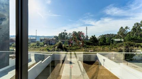 Moradia T3 em Banda — Construção Nova em Lobão, Santa Maria da Feira