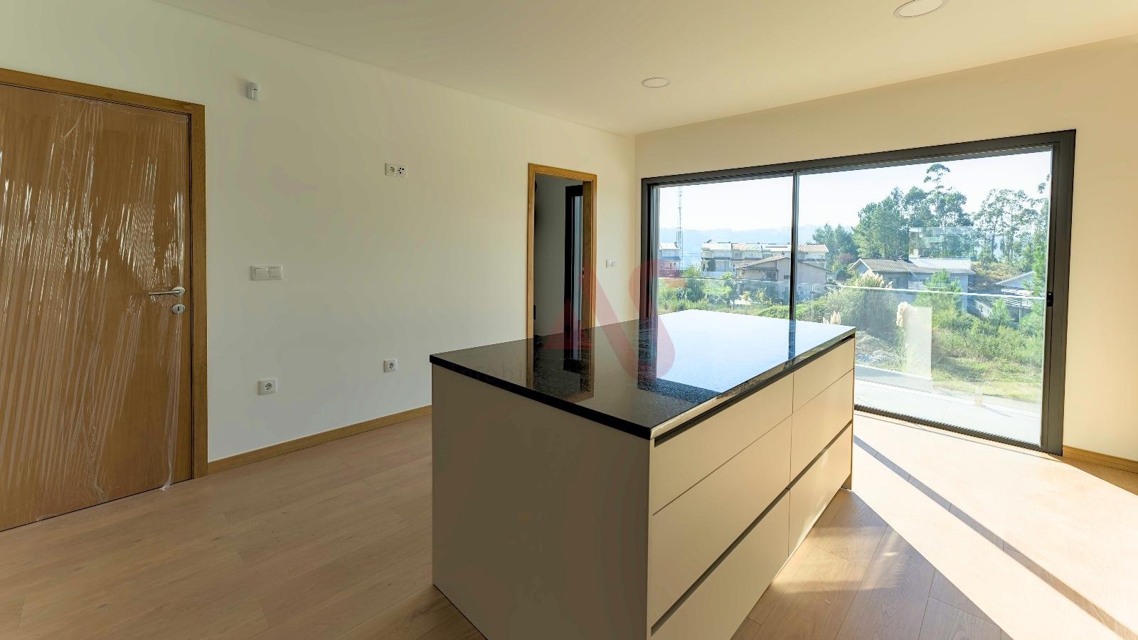 Moradia T3 em Banda — Construção Nova em Lobão, Santa Maria da Feira